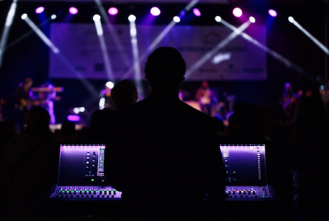 Here’s how you use event technology to cut costs