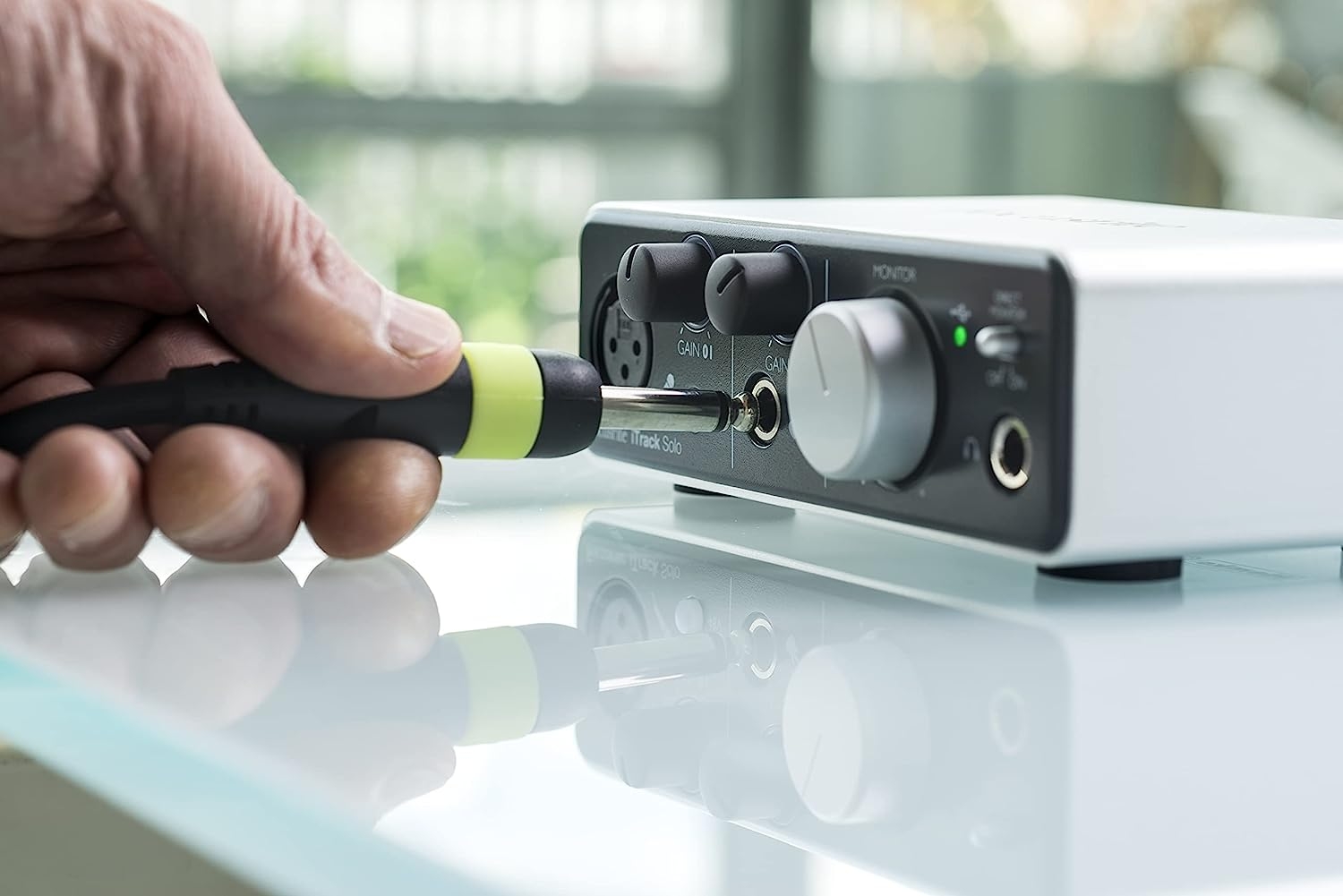 Focusrite iTrack Solo Lightning & USB Compatible Audio Interface - Image 2