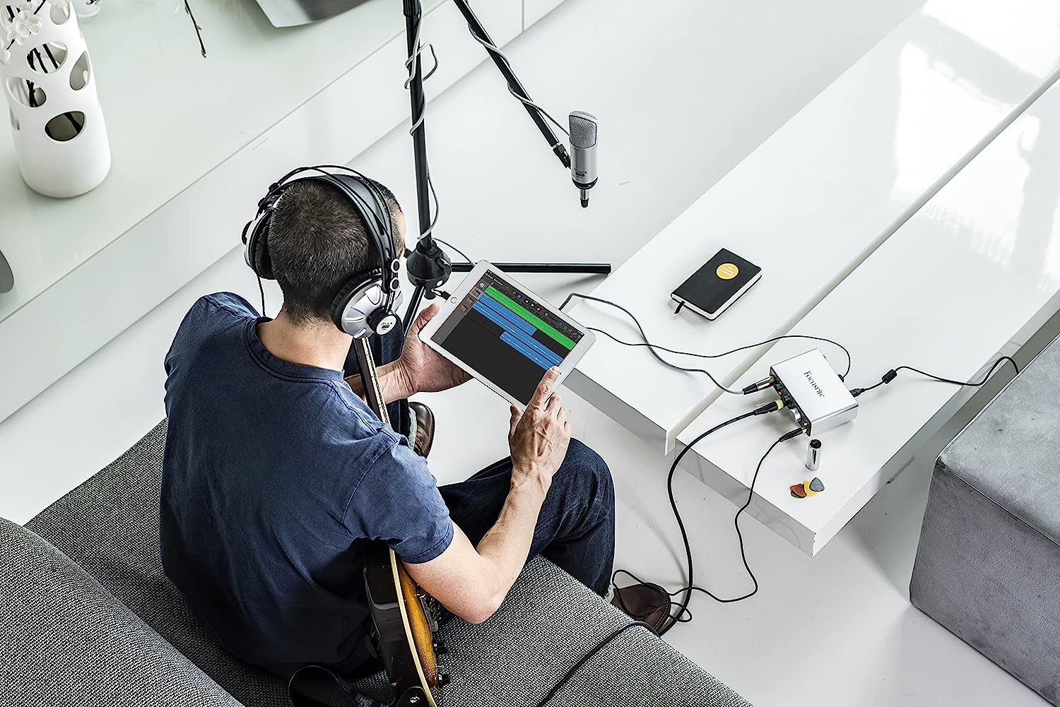 Focusrite iTrack Solo Lightning & USB Compatible Audio Interface - Image 5
